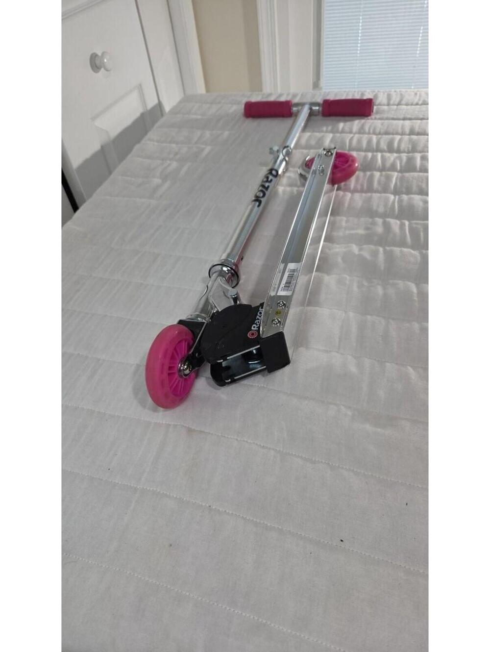 Razor A Kick Scooter for Kids Folding Aluminum Frame Pink
